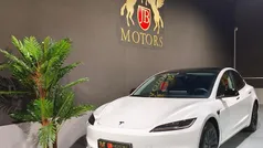 Branco Usado 2024 Tesla Model 3 Sedan | € 35.900 (Preço justo)