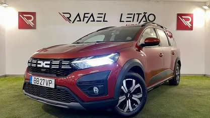 Usado Dacia Jogger Comfort 101 HP (74 kW) 2023 Vermelho Monovolume