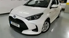 Branco Usado 2021 Toyota Yaris Hybrid Comfort | € 19.900 (Preço justo)