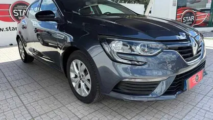 Usado Renault Mégane IV LIMITED 140 HP (102 kW) 2020