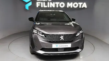 Usado Peugeot 5008 Allure 130 HP (95 kW) 2024 Cinzento Monovolume