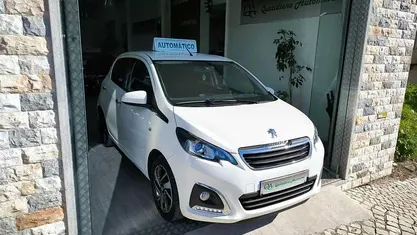Branco Usado 2018 Peugeot 108 Allure Citadino | € 9.999 (Preço justo)