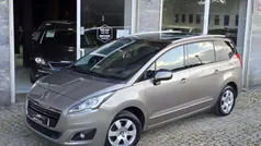 Cinzento Usado 2016 Peugeot 5008 Allure Monovolume | € 12.950 (Preço justo)
