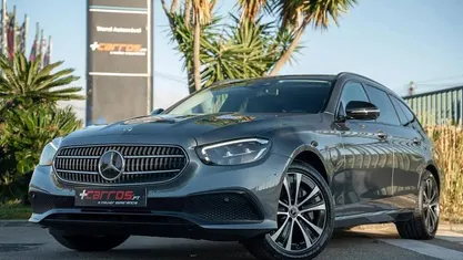 Cinzento Usado 2022 Mercedes E300 | € 37.900 (Bom preço)