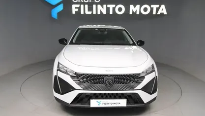 Branco Usado 2024 Peugeot 408 Allure Sedan | € 27.990 (Preço justo)