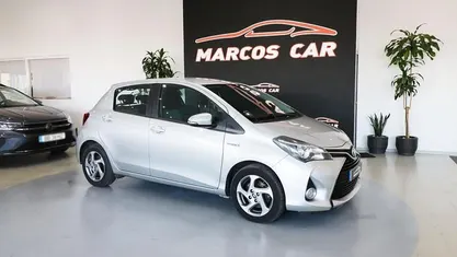 Cinzento Usado 2016 Toyota Yaris Hybrid | € 14.700 (Preço justo)