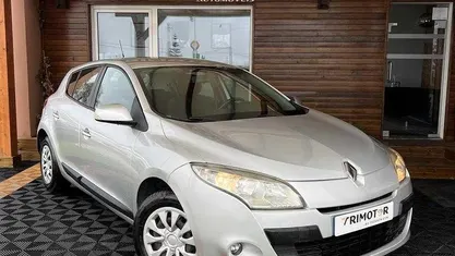 Usado Renault Mégane III 85 HP (62 kW) 2009 Cinzento