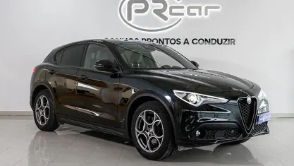 Usado Alfa Romeo Stelvio Sprint 160 HP (117 kW) 2022 Preto metalizado SUV