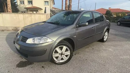 Verde Usado 2004 Renault Mégane II Sedan | € 1.990 (Preço justo)
