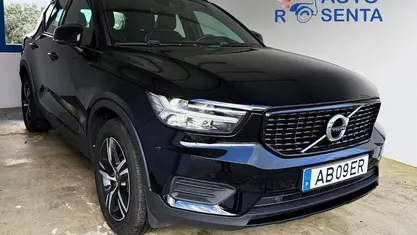 Usado Volvo XC40 150 HP (110 kW) 2020 Preto SUV