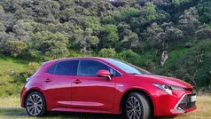 Vermelho Usado 2019 Toyota Corolla Hybrid Citadino | € 22.900