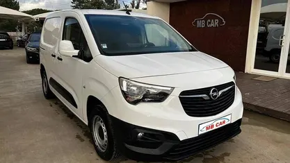 Branco Usado 2021 Opel Combo Monovolume | € 13.990 (Preço justo)
