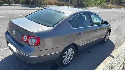 Usado VW Passat 140 HP (102 kW) 2005 Cinzento Sedan