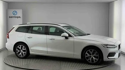 Usado Volvo V60 Core 197 HP (144 kW) 2024 Carrinha