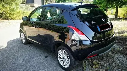 Preto Usado 2014 Lancia Ypsilon Gold Citadino | € 7.250 (Preço justo)