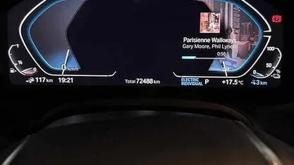 Cinzento Usado 2021 BMW 330 Sedan | € 29.900 (Preço justo)