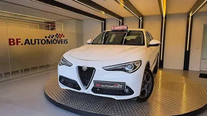 Branco Usado 2018 Alfa Romeo Stelvio Super SUV | € 21.900 (Super Preço)
