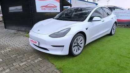 Branco Usado 2021 Tesla Model 3 Sedan | € 29.900 (Preço justo)