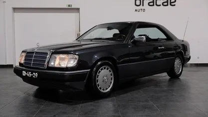 Preto Usado 1989 Mercedes 230 | € 8.900