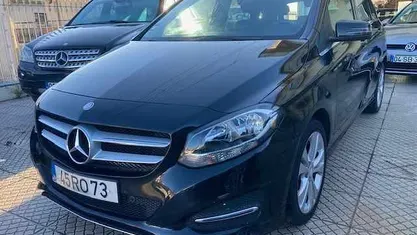 Preto Usado 2016 Mercedes B180 Monovolume | € 12.900 (Preço justo)