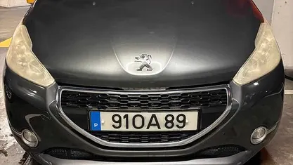 Usado Peugeot 208 68 HP (50 kW) 2013 Cinzento Citadino