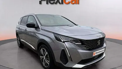 Usado Peugeot 5008 Allure 130 HP (95 kW) 2023 SUV