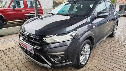 Cinza escuro Usado 2022 Dacia Sandero Expression Monovolume | € 15.500 (Preço justo)