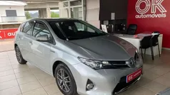 Cinzento Usado 2015 Toyota Auris Hybrid Comfort Citadino | € 13.990 (Preço justo)