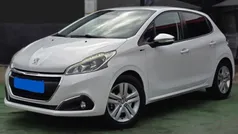 Branco Usado 2016 Peugeot 208 Style Citadino | € 10.900 (Preço justo)