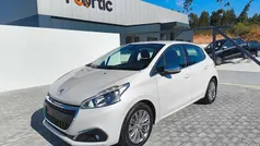 Branco Usado 2017 Peugeot 208 Allure Citadino | € 12.850 (Preço justo)