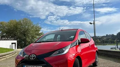 Vermelho Usado 2015 Toyota Aygo X-wave Citadino | € 9.450 (Preço justo)