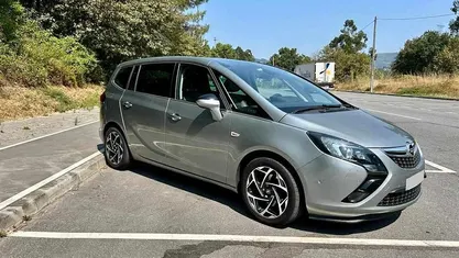 Cinzento Usado 2015 Opel Zafira Monovolume | € 10.950 (Preço justo)