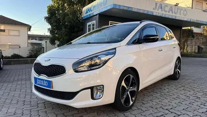 Branco Usado 2016 Kia Carens Monovolume | € 14.000 (Preço justo)