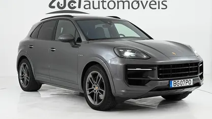 Usado Porsche Cayenne 470 HP (345 kW) 2024 Cinzento SUV