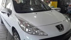 Branco Usado 2008 Peugeot 207 Citadino | € 3.399 (Preço justo)