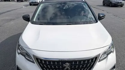 Branco Usado 2018 Peugeot 3008 Allure Sedan | € 16.000 (Preço justo)