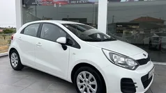 Branco Usado 2015 Kia Rio | € 9.990 (Preço justo)