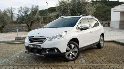 Branco Usado 2015 Peugeot 2008 Style SUV | € 10.990 (Preço justo)