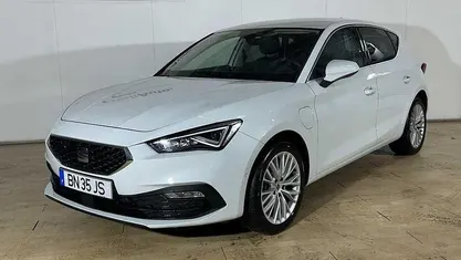Branco Usado 2024 Seat Leon | € 27.990 (Preço justo)