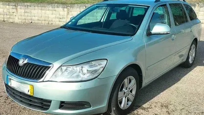 Cinzento Usado 2010 Skoda Octavia GreenLine Carrinha | € 6.000 (Preço justo)