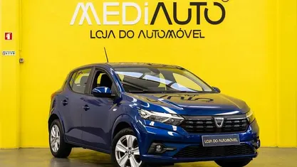 Azul Usado 2021 Dacia Sandero Essentiel Citadino | € 13.490 (Preço justo)