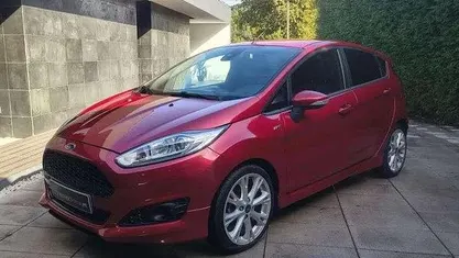 Usado Ford Fiesta ST-Line 101 HP (74 kW) 2017 Vermelho
