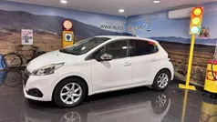 Usado 2016 Peugeot 208 Allure Citadino | € 10.750 (Preço justo)