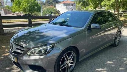 Cinzento Usado 2014 Mercedes E300 Sedan | € 18.500 (Preço justo)