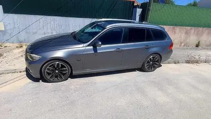 Cinzento Usado 2011 BMW 320 Carrinha | € 8.000 (Bom preço)