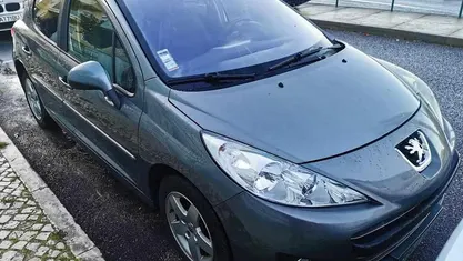 Cinzento Usado 2011 Peugeot 207 Citadino | € 4.250 (Bom preço)