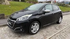 Preto Usado 2017 Peugeot 208 Style Citadino | € 9.750 (Preço justo)