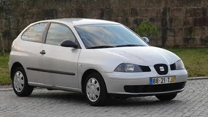 Cinzento Usado 2002 Seat Ibiza | € 3.900 (Preço justo)