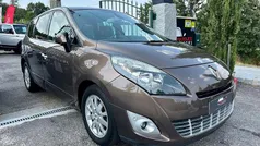 Castanho Usado 2009 Renault Scénic III Luxe Monovolume | € 9.750 (Caro)