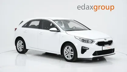 Branco Usado 2023 Kia Ceed Urban Citadino | € 12.990 (Preço justo)